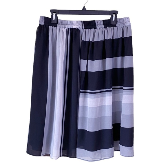Mix Nouveau New York Skirt Gray Black White Stripes‎ Elastic Waist - Picture 4 of 4